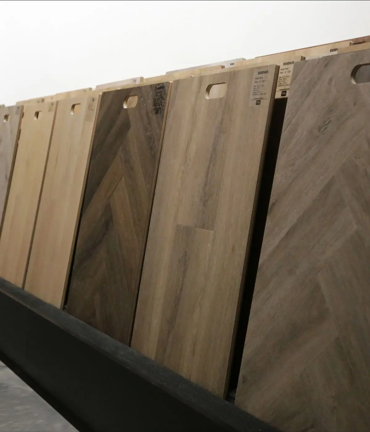 Overzicht van verschillende stalen met pvc vloeren in diverse kleuren en patronen, inspiratie voor het kiezen van de juiste pvc vloer.